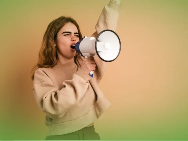 Mulher gritando em Explicações de Fonética e Fonologia UN. Pacote de Horas contra fundo gradiente.