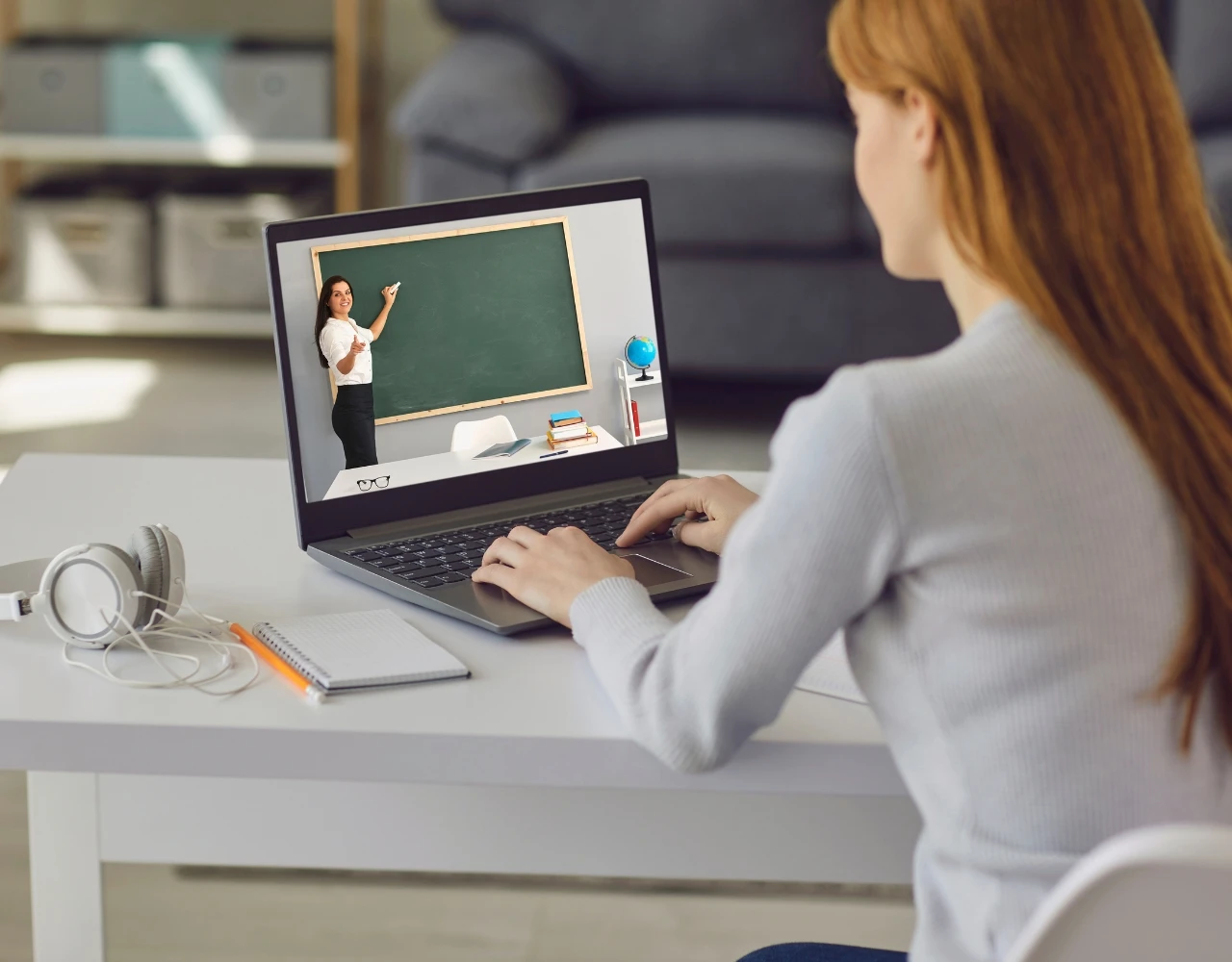 Aulas em casa concebidas a pensar em alunos de qualquer grau académico