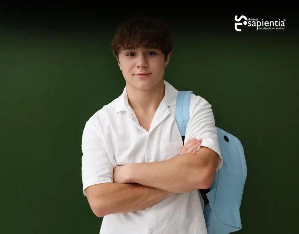 jovem rapaz, aluno da Sapientia, no ensino secundário
